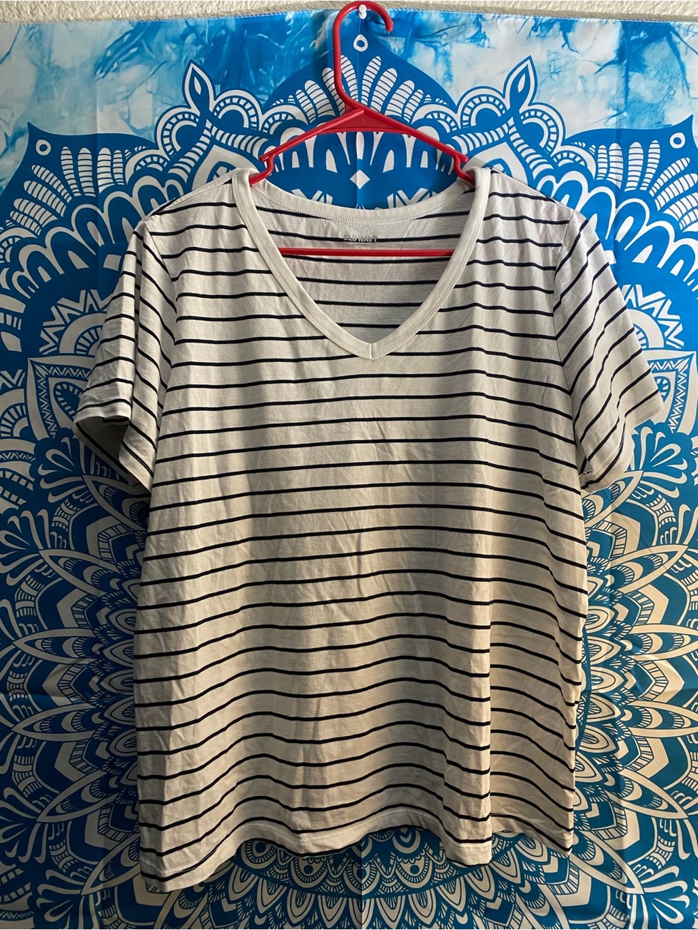 Old Navy White V-Neck Short Sleeve Tee with Black Stripes